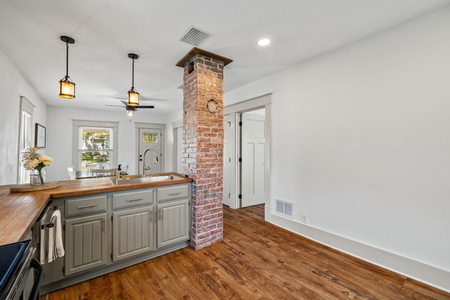 Next Photo