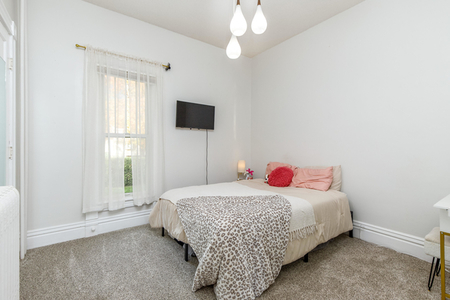 Next Photo